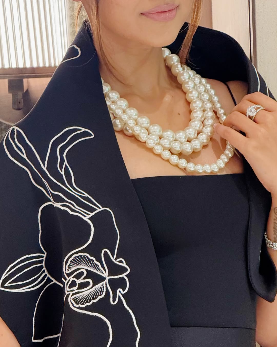 Kinjal Bhanushali in Vero + Embroidered Wrap