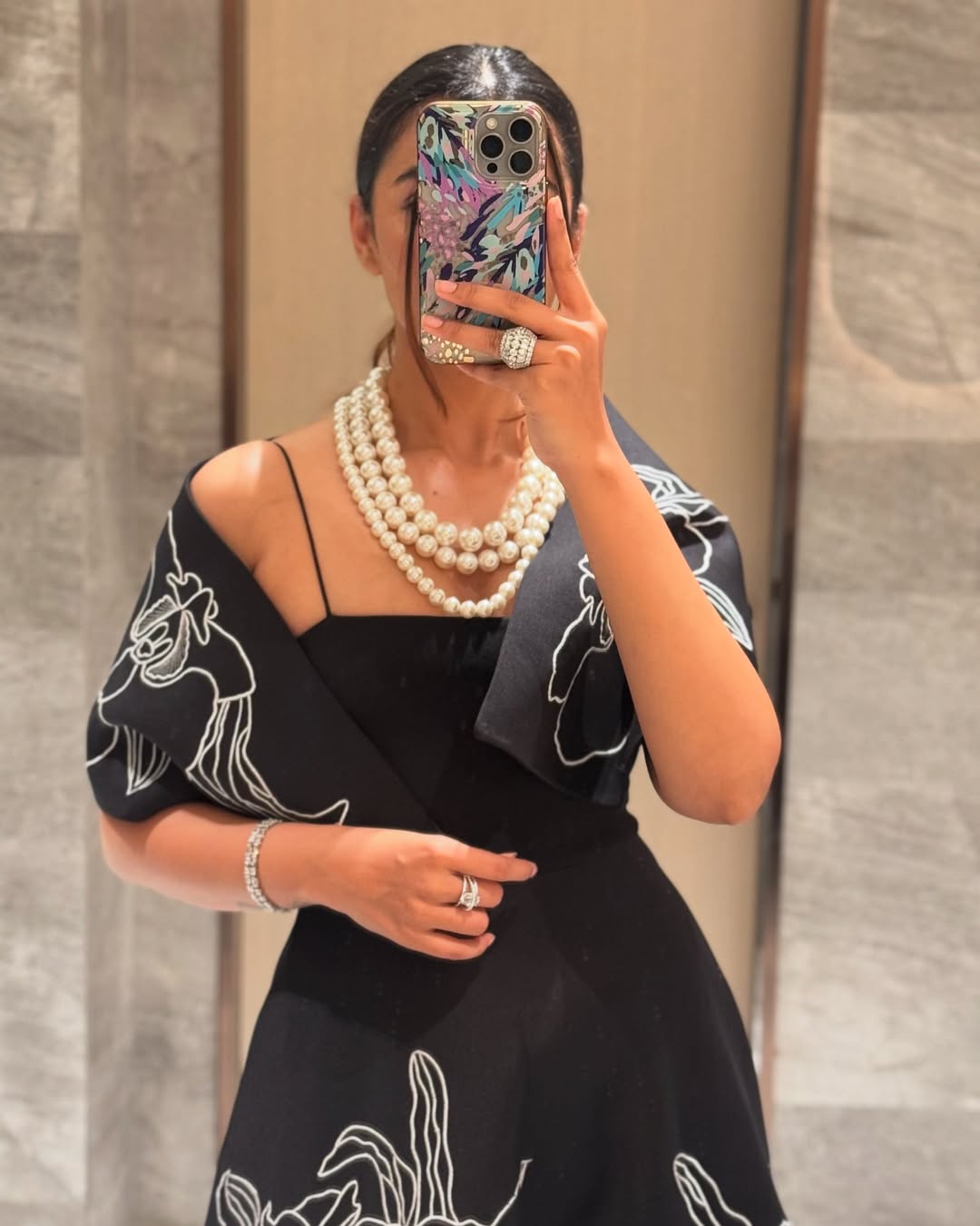 Kinjal Bhanushali in Vero + Embroidered Wrap