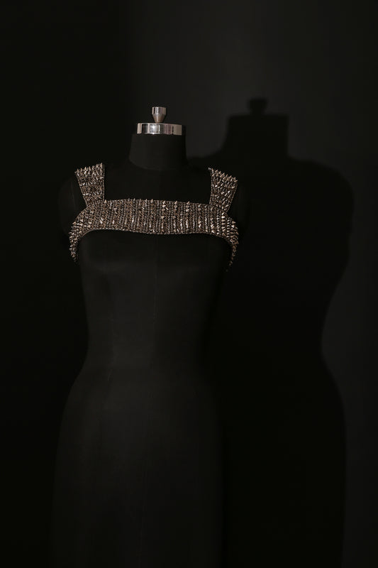 Spiked Neckline